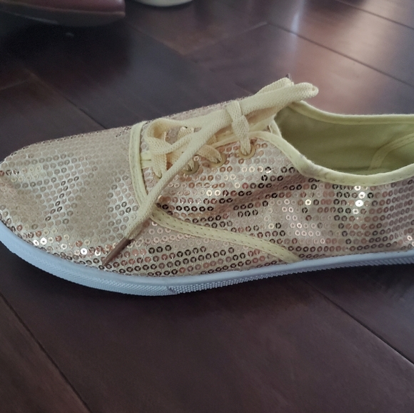 Gold flats size 10 by commie - Picture 1 of 3